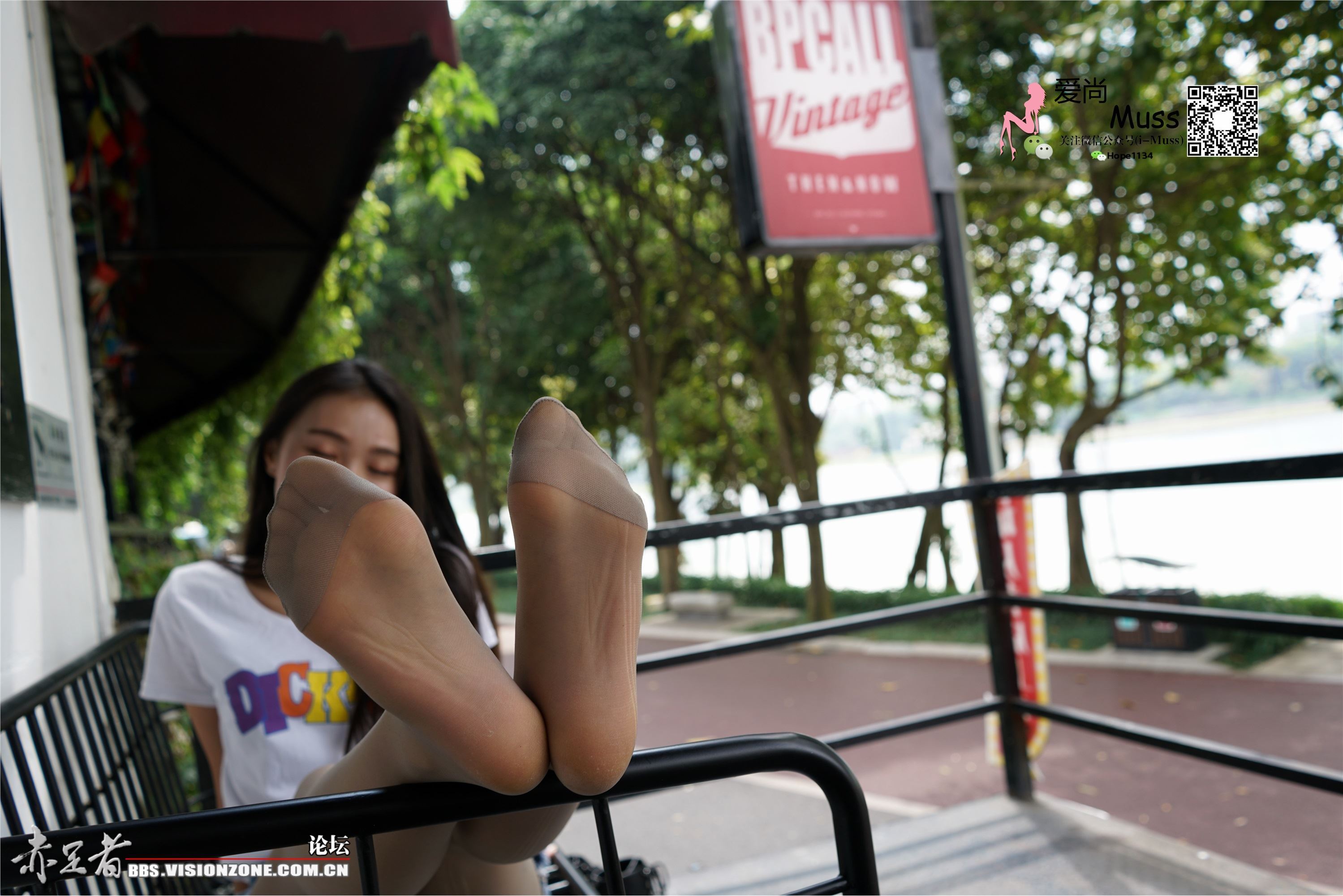 MussGirl慕丝女郎  NO.054 性格很好的大二礼仪模特小小带你上机车